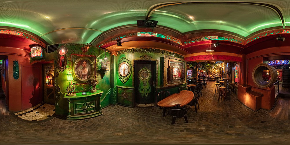 The Back of the Bar · The Lady and the Lobster - Le Pot au Lait