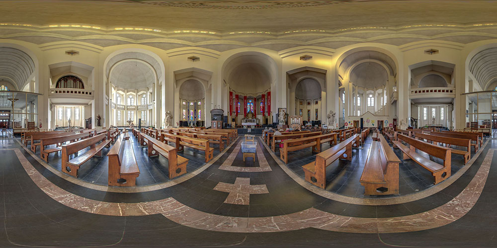 At the Centre of the Church · Octagonal Plan and Polychrome Marbles - Saint Vincent